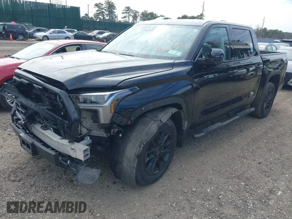 ✅ 2024 Toyota Tundra Limited • VIN: 5TFWA5DBXRX157734 • Lot: 44637721. Wystawiony na IAAI z przebiegiem 38 879 mil. Bezpłatny archiwum sprzedaży aukcyjnych z USA i szczegółowy raport historii pojazdu na DreamBid. Zdjęcie 2.