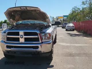 ✅ 2018 Ram 2500 Tradesman • VIN: 3C6UR5HJ3JG379551 • Lot: 95469845. Wystawiony na Copart z przebiegiem 106 643 mil. Bezpłatny archiwum sprzedaży aukcyjnych z USA i szczegółowy raport historii pojazdu na DreamBid. Zdjęcie 11.