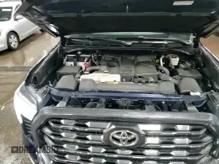 ✅ 2022 Toyota Tundra Platinum • VIN: 5TFNA5DB3NX010399 • Lot: 88658185. Wystawiony na Copart z przebiegiem 28 045 mil. Bezpłatny archiwum sprzedaży aukcyjnych z USA i szczegółowy raport historii pojazdu na DreamBid. Zdjęcie 15.