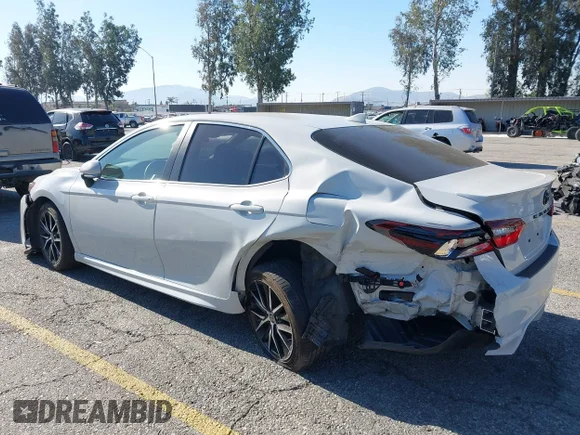 ✅ 2022 Toyota Camry SE • VIN: 4T1G11AKXNU072899 • Lot: 45164326. Wystawiony na IAAI z przebiegiem 61 314 mil. Bezpłatny archiwum sprzedaży aukcyjnych z USA i szczegółowy raport historii pojazdu na DreamBid. Zdjęcie 3.