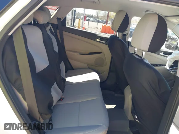 ✅ 2019 Hyundai Tucson Value • VIN: KM8J3CA42KU056818 • Lot: 44943020. Wystawiony na IAAI z przebiegiem 58 459 mil. Bezpłatny archiwum sprzedaży aukcyjnych z USA i szczegółowy raport historii pojazdu na DreamBid. Zdjęcie 8.