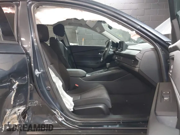 ✅ 2025 Honda Accord SE • VIN: 1HGCY1F49SA081553 • Lot: 44677142. Wystawiony na IAAI z przebiegiem 1 935 mil. Bezpłatny archiwum sprzedaży aukcyjnych z USA i szczegółowy raport historii pojazdu na DreamBid. Zdjęcie 5.