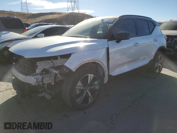 ✅ 2022 Volvo XC40 Twin Plus • VIN: YV4ED3UR8N2687998 • Lot: 70620232. Wystawiony na Copart z przebiegiem 23 089 mil. Bezpłatny archiwum sprzedaży aukcyjnych z USA i szczegółowy raport historii pojazdu na DreamBid. Zdjęcie 1.