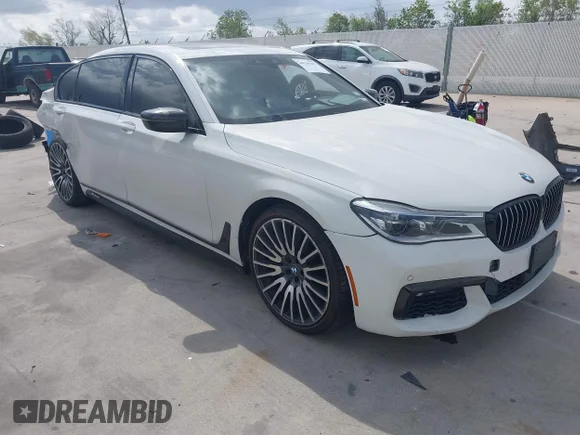 ✅ 2018 BMW 7 Series 750i • VIN: WBA7F0C54JGM22671 • Lot: 44730107. Wystawiony na IAAI z przebiegiem 55 965 mil. Bezpłatny archiwum sprzedaży aukcyjnych z USA i szczegółowy raport historii pojazdu na DreamBid. Zdjęcie 1.