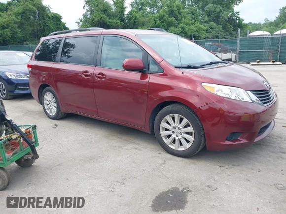 ✅ 2012 Toyota Sienna LE • VIN: 5TDJK3DCXCS041953 • Lot: 45336637. Listed on IAAI with 160,868 mi. Free auction sales archive from the USA and detailed vehicle history report at DreamBid. Image 1.