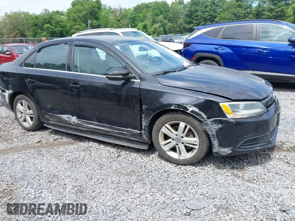 ✅ 2013 Volkswagen Jetta Hybrid SEL Premium • VIN: 3VW637AJ2DM230074 • Lot: 42669784. Wystawiony na IAAI z przebiegiem 141 060 mil. Bezpłatny archiwum sprzedaży aukcyjnych z USA i szczegółowy raport historii pojazdu na DreamBid. Zdjęcie 1.