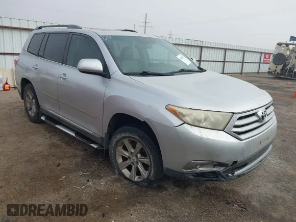 ✅ 2012 Toyota Highlander SE • VIN: 5TDZK3EH3CS050121 • Лот: 44011999. Опубліковано раніше на IAAI з пробігом 143 015 миль. Безкоштовний доступ до архіву аукціонних продажів зі США та докладний звіт про історію автомобіля на DreamBid. Зображення 1.