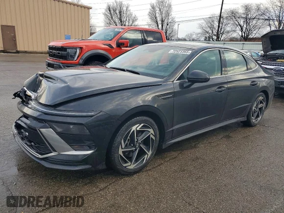 ✅ 2025 Hyundai Sonata SEL Convenience • VIN: KMHL14JA0SA496502 • Лот: 72523365. Опубліковано раніше на Copart з пробігом 9 464 миль. Безкоштовний доступ до архіву аукціонних продажів зі США та докладний звіт про історію автомобіля на DreamBid. Зображення 1.