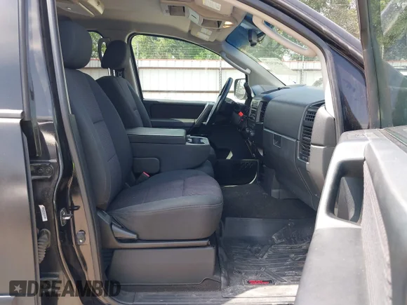✅ 2009 Nissan Titan XE • VIN: 1N6AA07C39N303014 • Lot: 44943419. Wystawiony na IAAI z przebiegiem 226 945 mil. Bezpłatny archiwum sprzedaży aukcyjnych z USA i szczegółowy raport historii pojazdu na DreamBid. Zdjęcie 5.