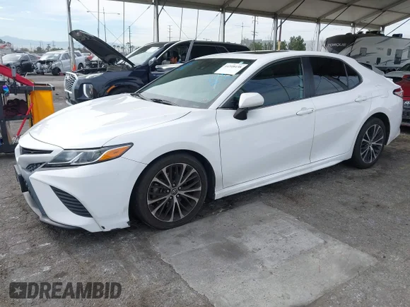 ✅ 2019 Toyota Camry SE • VIN: 4T1B11HKXKU184405 • Lot: 44348438. Wystawiony na IAAI z przebiegiem 110 449 mil. Bezpłatny archiwum sprzedaży aukcyjnych z USA i szczegółowy raport historii pojazdu na DreamBid. Zdjęcie 2.