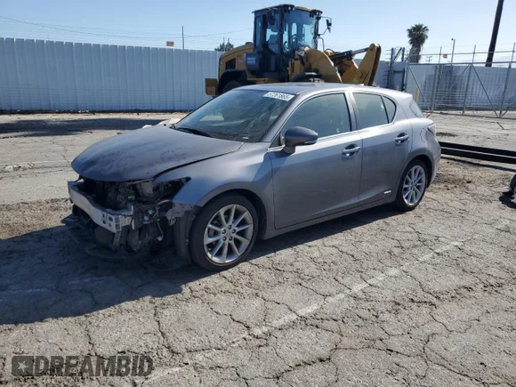 ✅ 2012 Lexus CT 200h • VIN: JTHKD5BH0C2081604 • Lot: 57261865. Wystawiony na Copart z przebiegiem 121 770 mil. Bezpłatny archiwum sprzedaży aukcyjnych z USA i szczegółowy raport historii pojazdu na DreamBid. Zdjęcie 1.