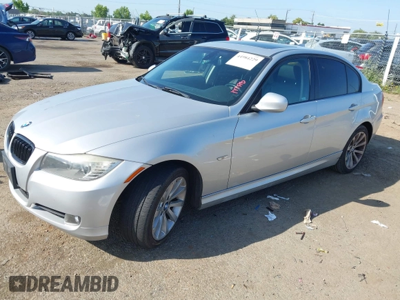 ✅ 2011 BMW 3 Series 328i • VIN: WBAPH5G52BNM77621 • Lot: 44984229. Wystawiony na IAAI z przebiegiem 159 180 mil. Bezpłatny archiwum sprzedaży aukcyjnych z USA i szczegółowy raport historii pojazdu na DreamBid. Zdjęcie 2.