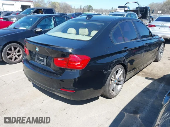 ✅ 2015 BMW 3 Series 328i • VIN: WBA3A5G54FNS88879 • Лот: 44584753. Опубліковано раніше на IAAI з пробігом 83 565 миль. Безкоштовний доступ до архіву аукціонних продажів зі США та докладний звіт про історію автомобіля на DreamBid. Зображення 4.