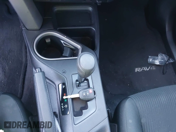 ✅ 2017 Toyota RAV4 LE • VIN: 2T3ZFREV7HW337769 • Лот: 45213070. Опубліковано раніше на IAAI з пробігом 81 930 миль. Безкоштовний доступ до архіву аукціонних продажів зі США та докладний звіт про історію автомобіля на DreamBid. Зображення 11.