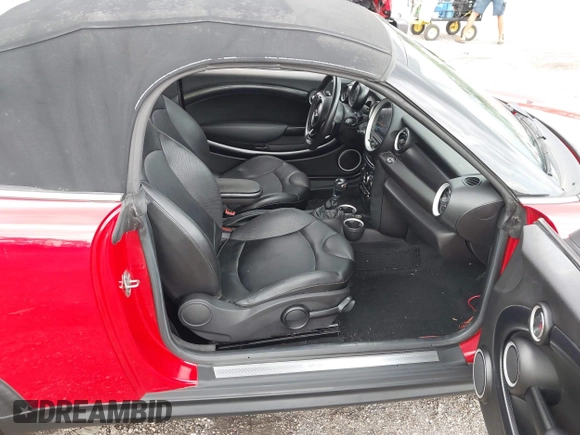 ✅ 2015 MINI Roadster S • VIN: WMWSY3C57FT595833 • Lot: 41760359. Wystawiony na IAAI z przebiegiem 29 519 mil. Bezpłatny archiwum sprzedaży aukcyjnych z USA i szczegółowy raport historii pojazdu na DreamBid. Zdjęcie 5.