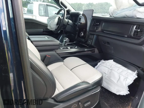 ✅ 2023 Ford F-150 Lightning XLT • VIN: 1FT6W1EV7PWG25442 • Lot: 43211344. Wystawiony na IAAI z przebiegiem 7 701 mil. Bezpłatny archiwum sprzedaży aukcyjnych z USA i szczegółowy raport historii pojazdu na DreamBid. Zdjęcie 5.