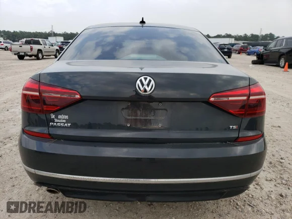 ✅ 2018 Volkswagen Passat S • VIN: 1VWAA7A33JC011140 • Lot: 41637373. Wystawiony na Copart z przebiegiem 54 928 mil. Bezpłatny archiwum sprzedaży aukcyjnych z USA i szczegółowy raport historii pojazdu na DreamBid. Zdjęcie 6.