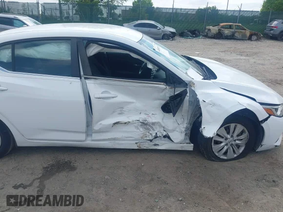 ✅ 2020 Nissan Sentra S • VIN: 3N1AB8BV1LY301007 • Lot: 44943152. Wystawiony na IAAI z przebiegiem 44 647 mil. Bezpłatny archiwum sprzedaży aukcyjnych z USA i szczegółowy raport historii pojazdu na DreamBid. Zdjęcie 6.