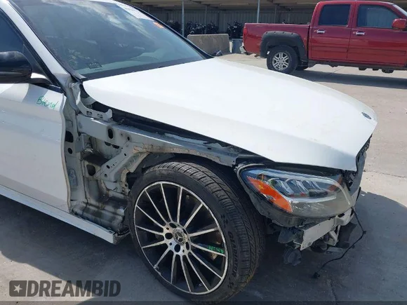 ✅ 2019 Mercedes-Benz C 300 • VIN: 55SWF8DB0KU308159 • Lot: 45029033. Wystawiony na IAAI z przebiegiem 133 077 mil. Bezpłatny archiwum sprzedaży aukcyjnych z USA i szczegółowy raport historii pojazdu na DreamBid. Zdjęcie 18.