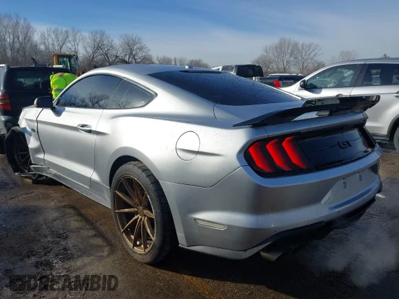 ✅ 2019 Ford Mustang GT • VIN: 1FA6P8CF9K5186010 • Lot: 44363070. Wystawiony na IAAI z przebiegiem 55 583 mil. Bezpłatny archiwum sprzedaży aukcyjnych z USA i szczegółowy raport historii pojazdu na DreamBid. Zdjęcie 3.