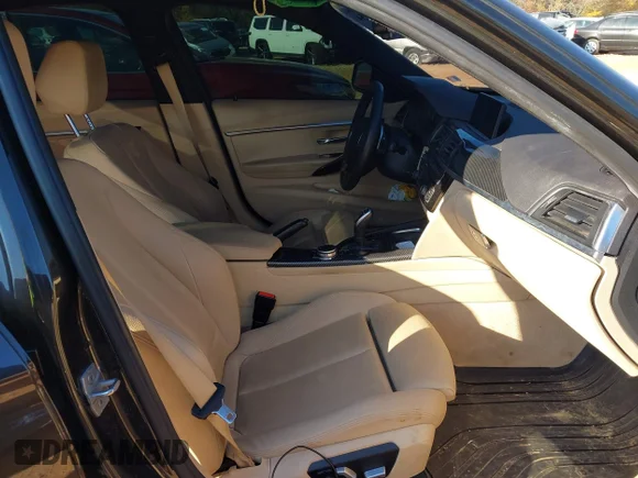✅ 2016 BMW 3 Series 328i xDrive • VIN: WBA8E3G51GNU05639 • Lot: 43644954. Wystawiony na IAAI z przebiegiem 96 335 mil. Bezpłatny archiwum sprzedaży aukcyjnych z USA i szczegółowy raport historii pojazdu na DreamBid. Zdjęcie 5.