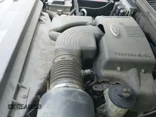 ✅ 2004 Ford Expedition Special Service • VIN: 1FMFU16L14LB30195 • Lot: 43311460. Wystawiony na IAAI z przebiegiem 272 111 mil. Bezpłatny archiwum sprzedaży aukcyjnych z USA i szczegółowy raport historii pojazdu na DreamBid. Zdjęcie 20.