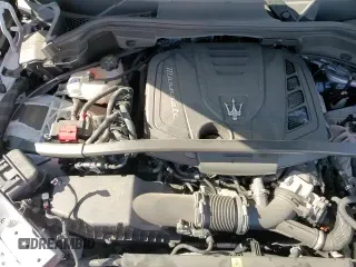 ✅ 2023 Maserati Grecale Modena • VIN: ZN682AVM5P7439709 • Lot: 67075535. Listed on Copart with 15,630 mi. Free auction sales archive from the USA and detailed vehicle history report at DreamBid. Image 15.