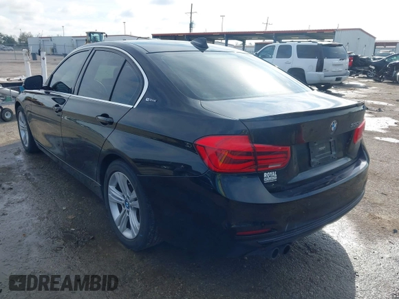 ✅ 2017 BMW 3 Series 330e • VIN: WBA8E1C31HA159306 • Lot: 43786776. Wystawiony na IAAI z przebiegiem 69 601 mil. Bezpłatny archiwum sprzedaży aukcyjnych z USA i szczegółowy raport historii pojazdu na DreamBid. Zdjęcie 3.