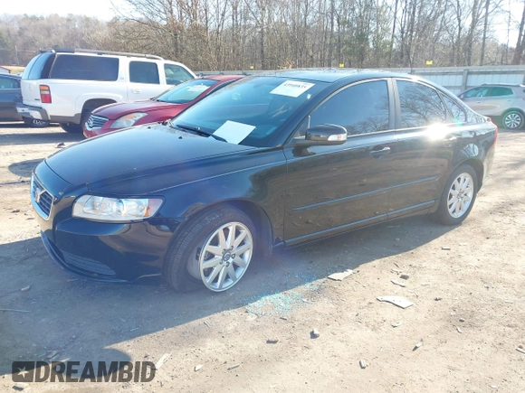 ✅ 2008 Volvo S40 2.4L • VIN: YV1MS382982400006 • Lot: 43940835. Wystawiony na IAAI z przebiegiem 195 702 mil. Bezpłatny archiwum sprzedaży aukcyjnych z USA i szczegółowy raport historii pojazdu na DreamBid. Zdjęcie 2.