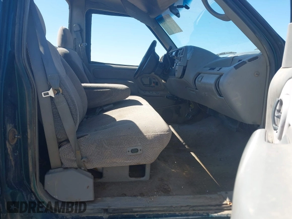 ✅ 1995 Chevrolet C2500 • VIN: 1GCGC24N5SE185059 • Lot: 42449365. Wystawiony na IAAI z przebiegiem 301 737 mil. Bezpłatny archiwum sprzedaży aukcyjnych z USA i szczegółowy raport historii pojazdu na DreamBid. Zdjęcie 5.