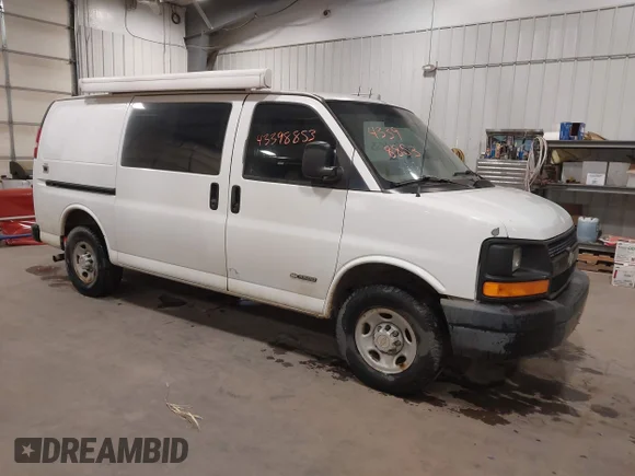 ✅ 2004 Chevrolet Express Cargo • VIN: 1GCHG35U441190266 • Лот: 43398853. Опубліковано раніше на IAAI з пробігом 152 197 миль. Безкоштовний доступ до архіву аукціонних продажів зі США та докладний звіт про історію автомобіля на DreamBid. Зображення 1.