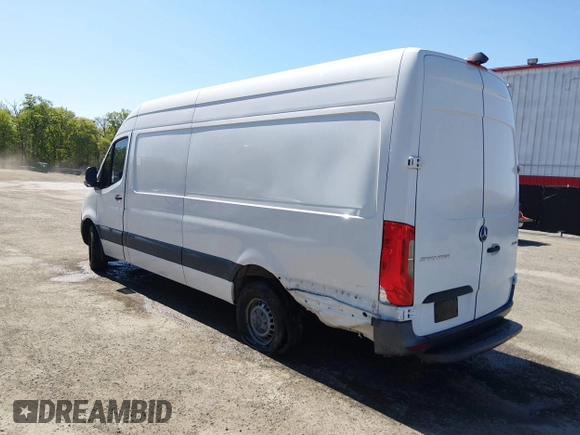 ✅ 2021 Mercedes-Benz Sprinter Cargo • VIN: W1W40CHY3MT053751 • Lot: 44918518. Wystawiony na IAAI z przebiegiem 69 778 mil. Bezpłatny archiwum sprzedaży aukcyjnych z USA i szczegółowy raport historii pojazdu na DreamBid. Zdjęcie 3.