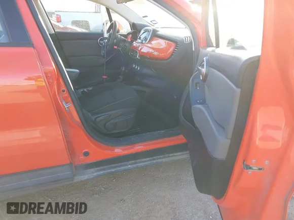 ✅ 2016 FIAT 500X Pop • VIN: ZFBCFXAT9GP393269 • Lot: 41133805. Listed on IAAI with 45,077 mi. Free auction sales archive from the USA and detailed vehicle history report at DreamBid. Image 5.