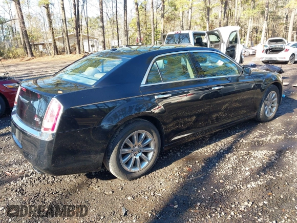 ✅ 2012 Chrysler 300 C • VIN: 2C3CCAET8CH141206 • Lot: 43840694. Wystawiony na IAAI z przebiegiem 196 346 mil. Bezpłatny archiwum sprzedaży aukcyjnych z USA i szczegółowy raport historii pojazdu na DreamBid. Zdjęcie 4.