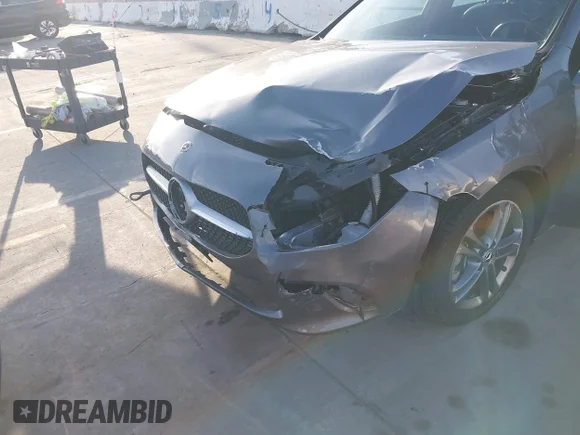 ✅ 2020 Mercedes-Benz A 220 • VIN: W1K3G4FB3LJ237577 • Lot: 44405074. Wystawiony na IAAI z przebiegiem 34 701 mil. Bezpłatny archiwum sprzedaży aukcyjnych z USA i szczegółowy raport historii pojazdu na DreamBid. Zdjęcie 6.