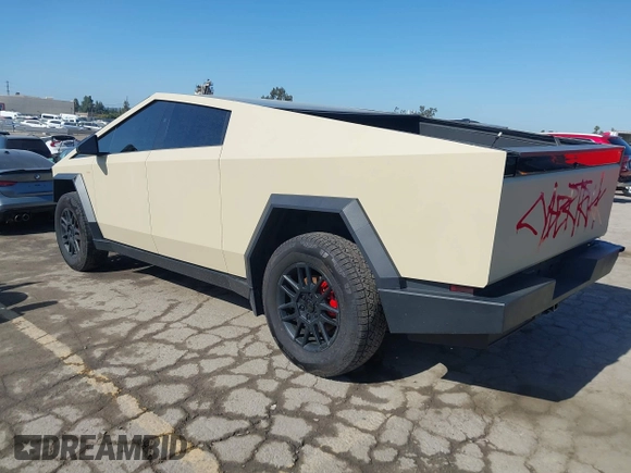 ✅ 2024 Tesla Cybertruck • VIN: 7G2CEHED3RA048285 • Lot: 44966492. Wystawiony na IAAI z przebiegiem 23 346 mil. Bezpłatny archiwum sprzedaży aukcyjnych z USA i szczegółowy raport historii pojazdu na DreamBid. Zdjęcie 3.