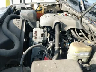 2002 Chevrolet Silverado 1500 z VIN 1GCEC19T92E289045, wystawiony jako IAAI lot #42705660 z przebiegiem 166 439 mil mil oraz . Historia ofert i sprzedaży dostępna na DreamBid. Obrazek 12.