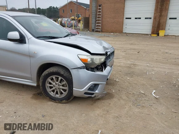 ✅ 2011 Mitsubishi Outlander ES • VIN: JA4AP3AUXBZ014984 • Lot: 44562624. Wystawiony na IAAI z przebiegiem 214 497 mil. Bezpłatny archiwum sprzedaży aukcyjnych z USA i szczegółowy raport historii pojazdu na DreamBid. Zdjęcie 6.