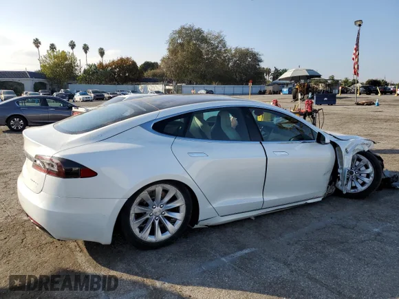 ✅ 2019 Tesla Model S 75D • VIN: 5YJSA1E20KF348410 • Лот: 69252202. Опубліковано раніше на Copart з пробігом 27 640 миль. Безкоштовний доступ до архіву аукціонних продажів зі США та докладний звіт про історію автомобіля на DreamBid. Зображення 3.