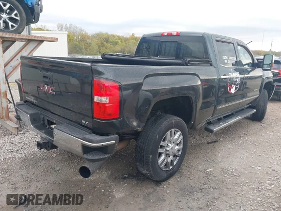✅ 2019 GMC Sierra 2500HD SLT • VIN: 1GT12REY9KF142400 • Lot: 40692658. Wystawiony na IAAI z przebiegiem 237 537 mil. Bezpłatny archiwum sprzedaży aukcyjnych z USA i szczegółowy raport historii pojazdu na DreamBid. Zdjęcie 4.