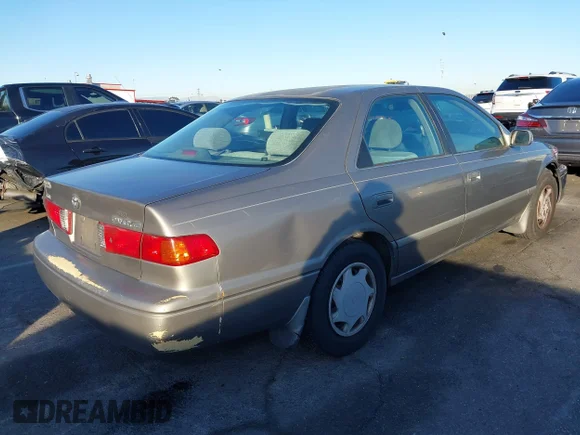 ✅ 2000 Toyota Camry LE • VIN: 4T1BG22K1YU633590 • Lot: 44185977. Wystawiony na IAAI z przebiegiem 245 649 mil. Bezpłatny archiwum sprzedaży aukcyjnych z USA i szczegółowy raport historii pojazdu na DreamBid. Zdjęcie 4.