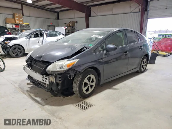 ✅ 2015 Toyota Prius Three • VIN: JTDKN3DU6F0403546 • Лот: 46019496. Опубліковано раніше на Copart з пробігом 102 967 миль. Безкоштовний доступ до архіву аукціонних продажів зі США та докладний звіт про історію автомобіля на DreamBid. Зображення 1.