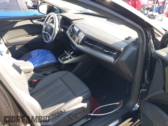 ✅ 2022 Audi Q4 e-tron Premium Plus • VIN: WA1H2BFZ9NP014423 • Lot: 44190530. Wystawiony na IAAI z przebiegiem 10 945 mil. Bezpłatny archiwum sprzedaży aukcyjnych z USA i szczegółowy raport historii pojazdu na DreamBid. Zdjęcie 5.