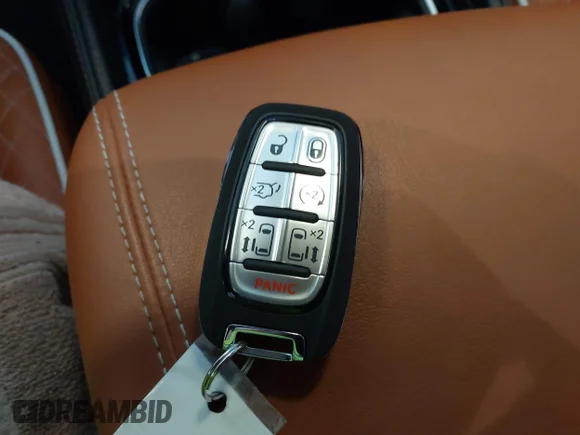 ✅ 2025 Chrysler Pacifica Pinnacle • VIN: 2C4RC1PG2SR533418 • Лот: 43257426. Опубликован ранее на IAAI с пробегом 6 900 миль. Бесплатный доступ к архиву аукционных продаж из США и подробный отчёт об истории автомобиля на DreamBid. Изображение 11.