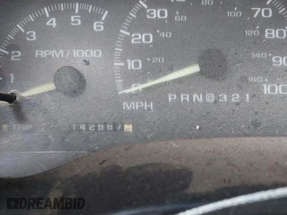 ✅ 1998 Chevrolet Silverado 2500 • VIN: 1GCGK29J0WE227703 • Lot: 43442316. Wystawiony na IAAI z przebiegiem 142 867 mil. Bezpłatny archiwum sprzedaży aukcyjnych z USA i szczegółowy raport historii pojazdu na DreamBid. Zdjęcie 7.