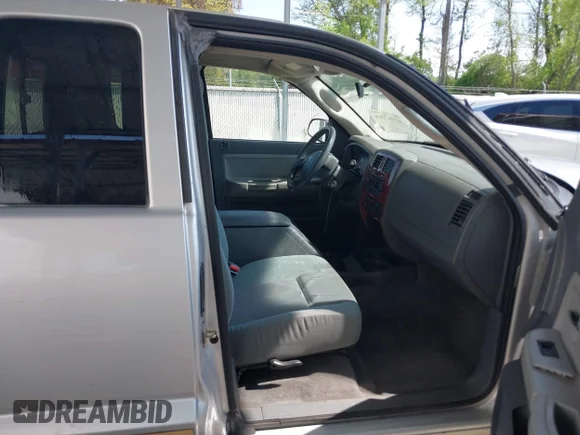 ✅ 2005 Dodge Dakota SLT • VIN: 1D7HW42N95S199553 • Lot: 42167269. Wystawiony na IAAI z przebiegiem 65 314 mil. Bezpłatny archiwum sprzedaży aukcyjnych z USA i szczegółowy raport historii pojazdu na DreamBid. Zdjęcie 5.