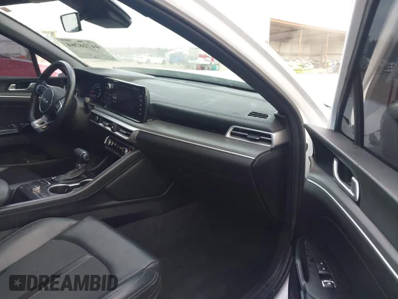 ✅ 2022 Kia K5 GT-Line • VIN: 5XXG64J23NG157001 • Lot: 41716764. Wystawiony na IAAI z przebiegiem 71 539 mil. Bezpłatny archiwum sprzedaży aukcyjnych z USA i szczegółowy raport historii pojazdu na DreamBid. Zdjęcie 5.