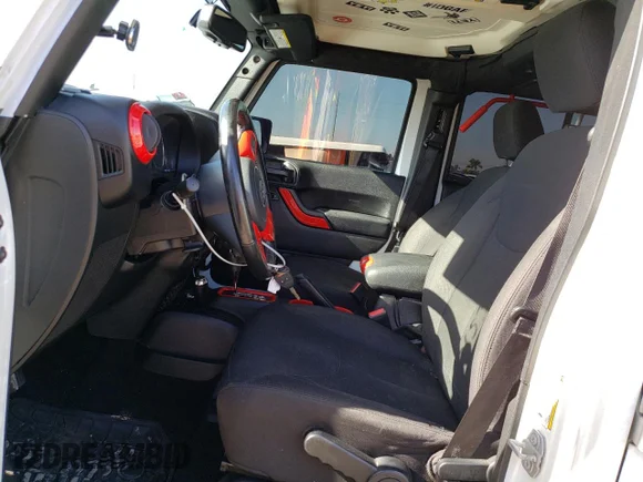 ✅ 2018 Jeep Wrangler Unlimited Sport S • VIN: 1C4BJWDG2JL889254 • Lot: 36729153. Wystawiony na Copart z przebiegiem 130 625 mil. Bezpłatny archiwum sprzedaży aukcyjnych z USA i szczegółowy raport historii pojazdu na DreamBid. Zdjęcie 7.