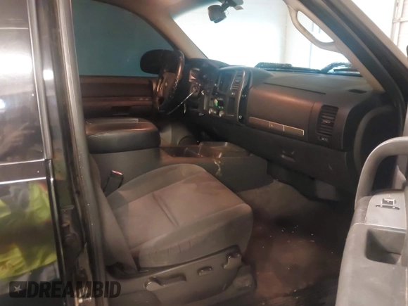✅ 2007 Chevrolet Silverado 1500 2LT • VIN: 2GCEC13J271513692 • Lot: 41348495. Wystawiony na IAAI z przebiegiem Nie podano. Bezpłatny archiwum sprzedaży aukcyjnych z USA i szczegółowy raport historii pojazdu na DreamBid. Zdjęcie 5.