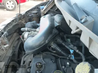 ✅ 2018 Ford Transit • VIN: 1FTYR1ZM6JKA46555 • Lot: 42216565. Wystawiony na IAAI z przebiegiem 212 024 mil. Bezpłatny archiwum sprzedaży aukcyjnych z USA i szczegółowy raport historii pojazdu na DreamBid. Zdjęcie 18.